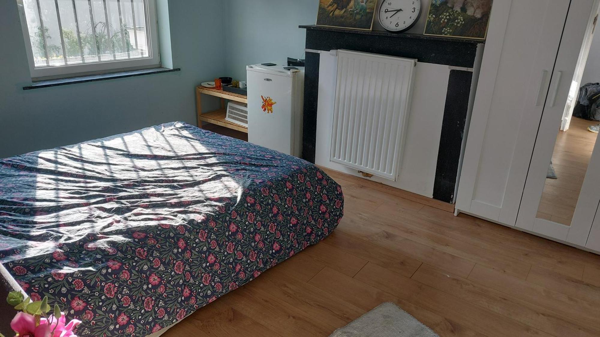 Confortable Avec Un Lit Double A Schaerbeek Cle Bleu Privatunterkunft *