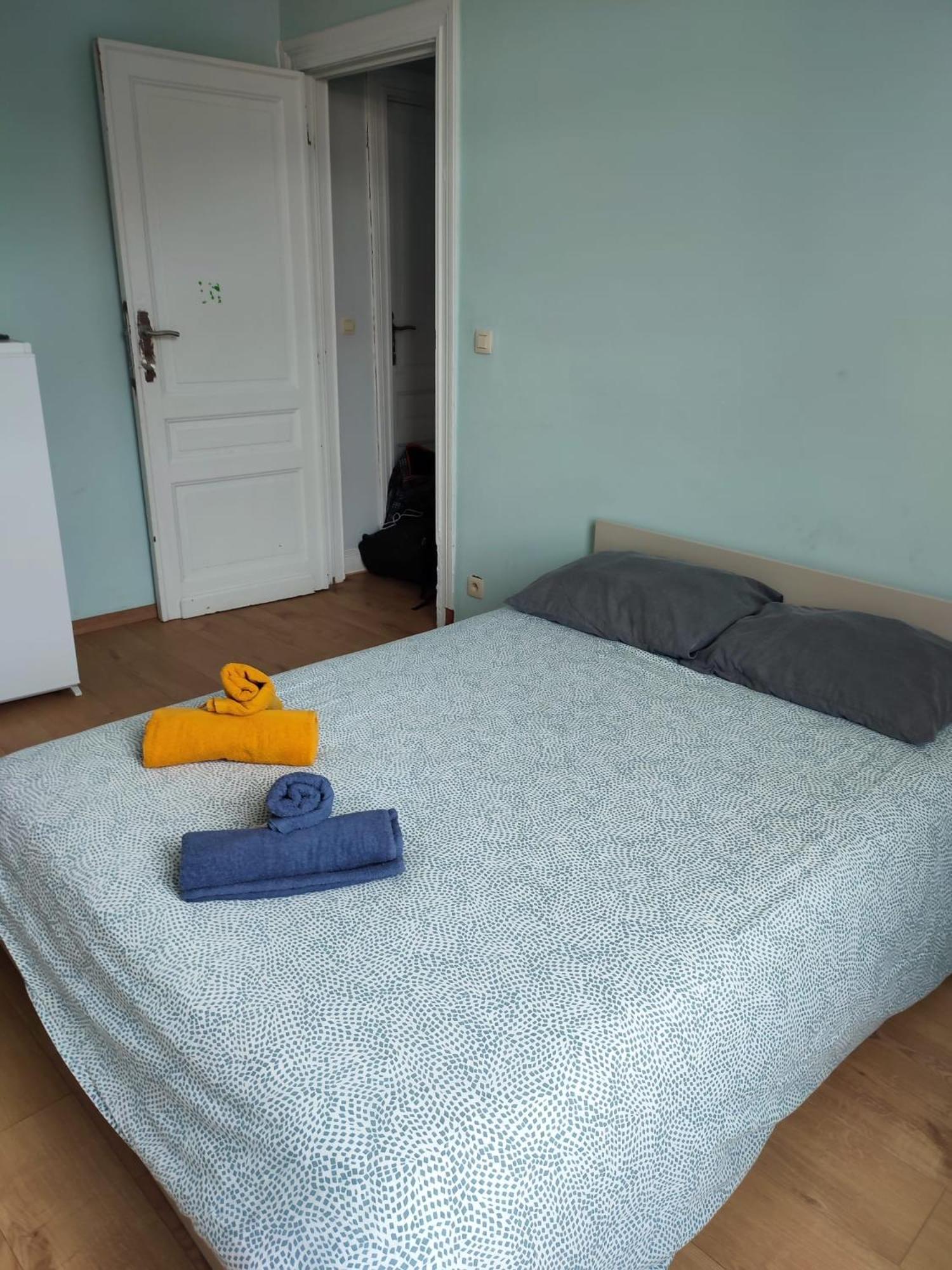 Confortable Avec Un Lit Double A Schaerbeek Cle Bleu Privatunterkunft *